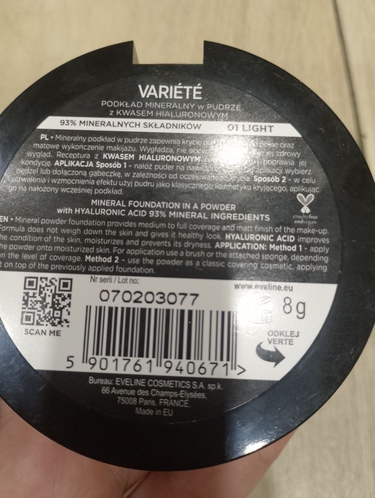 Eveline Variete podkład mineralny w pudrze z kwasem hialuronowym