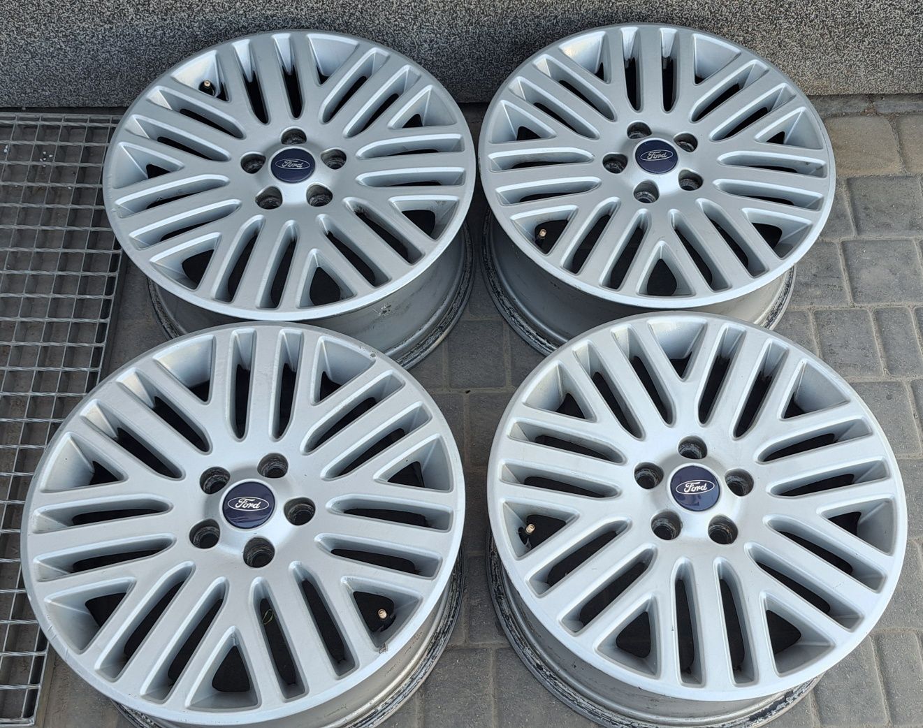 17 5x108 Ford Mondeo Focus C-Max S-Max Galaxy Kuga Tourneo Connect Alu