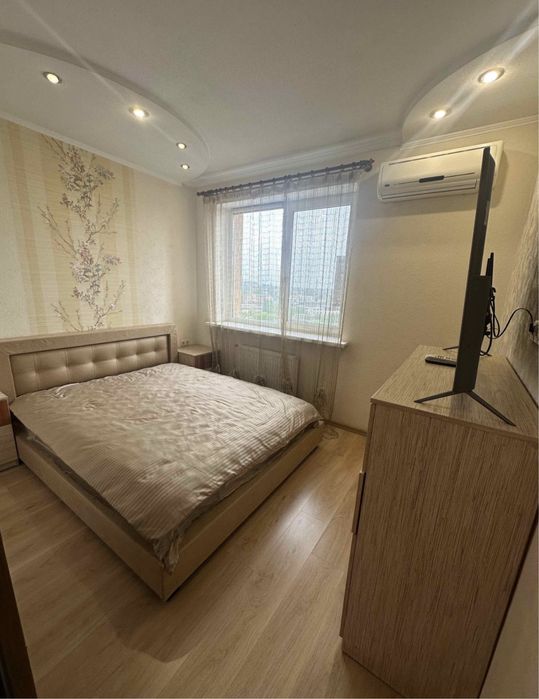 1-комнатная посуточно. пр-т Слобожанский. Левый берег. Документы.