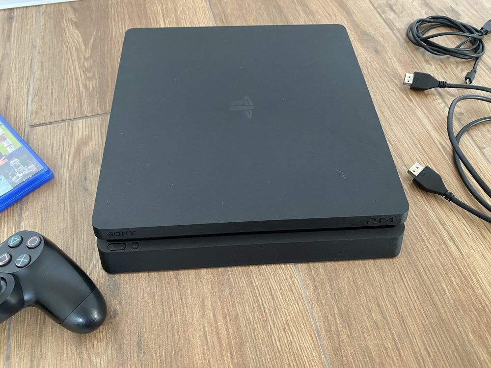 Konsola ps4 slim pad gra