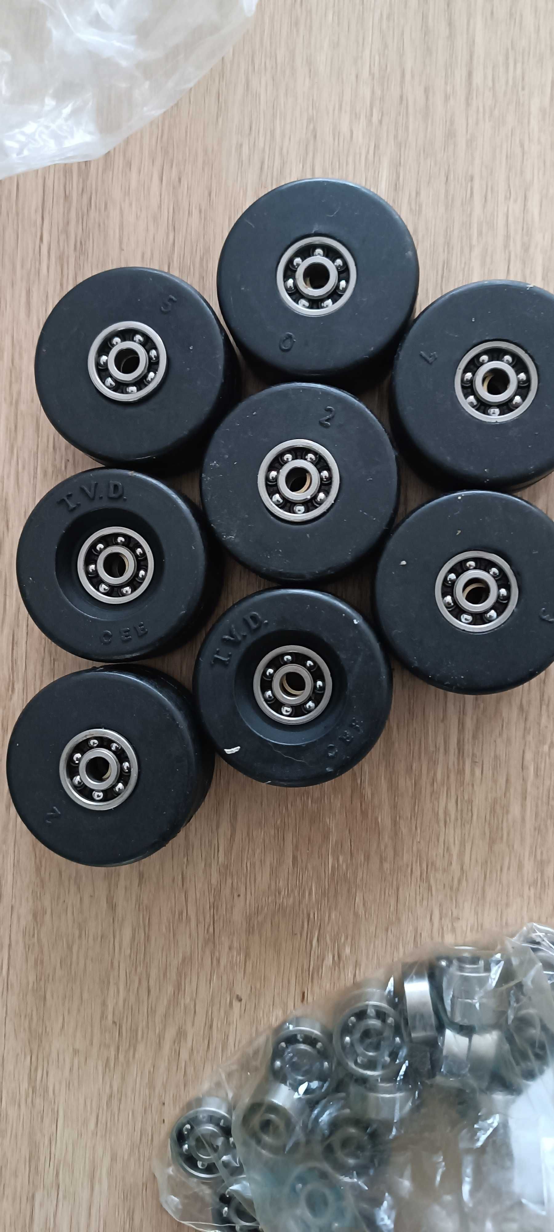 Rodas de patins com rolamentos, novas.