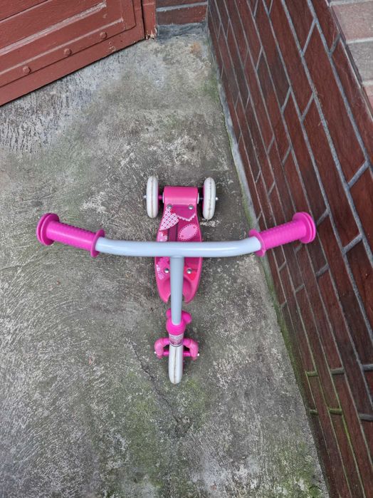 Hulajnoga dziewczęca trójkołowa.