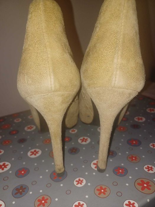 Botins camurça beje compensados da Zara