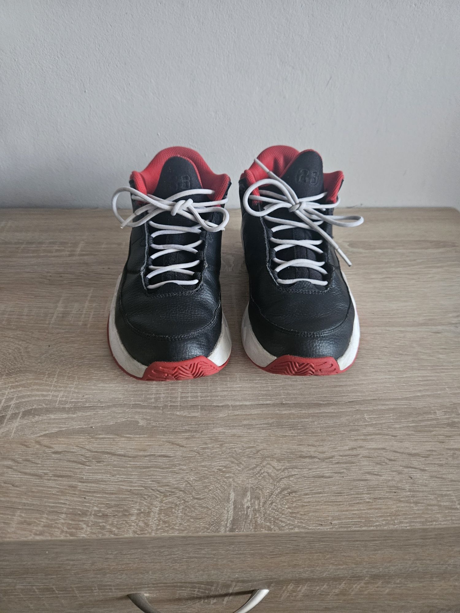 NIKE AIR JORDAN Max Aura 3 Bred rozm.39