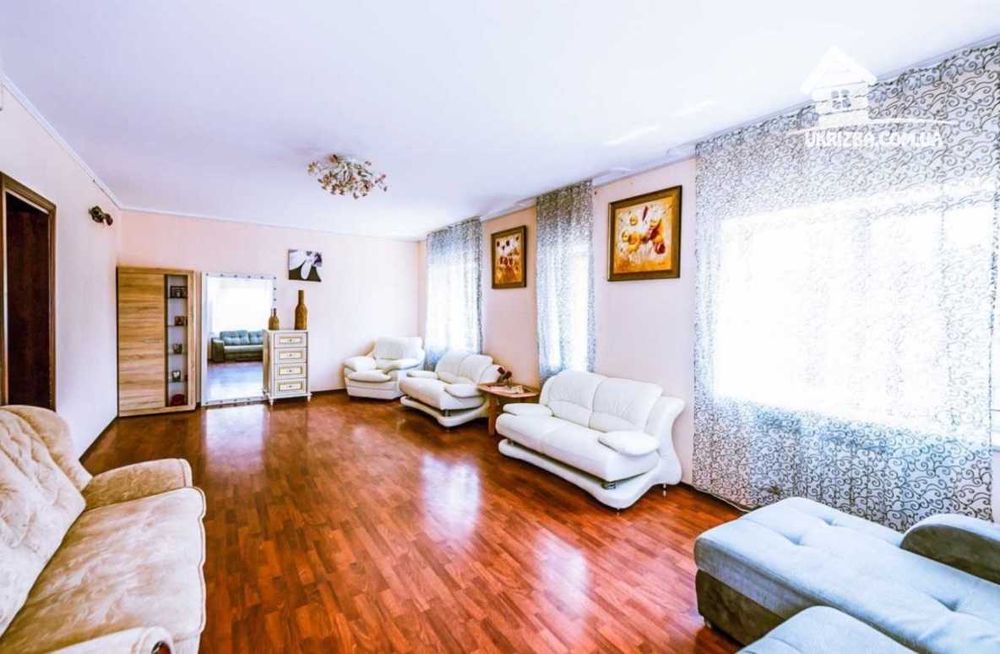 Київ. Будинок 360кв. Ділянка 16 соток, до 15 осіб.