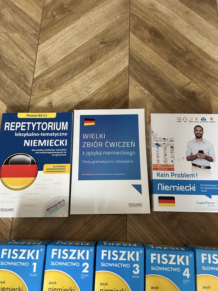 Zestaw fiszek i ksiazek do nauki jezyka niemieckiego