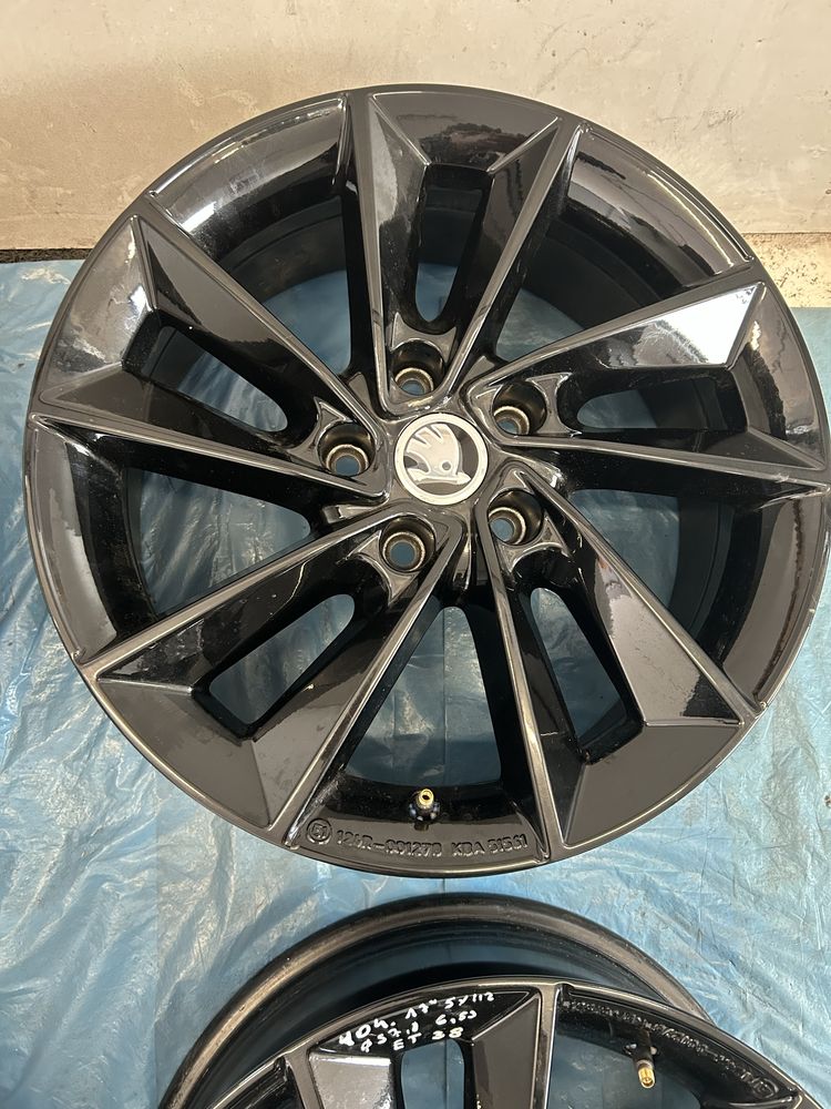 404 Felgi Aluminiowe SKODA R 17 5x112 otwór 57,1 Bardzo Ładne Czarne