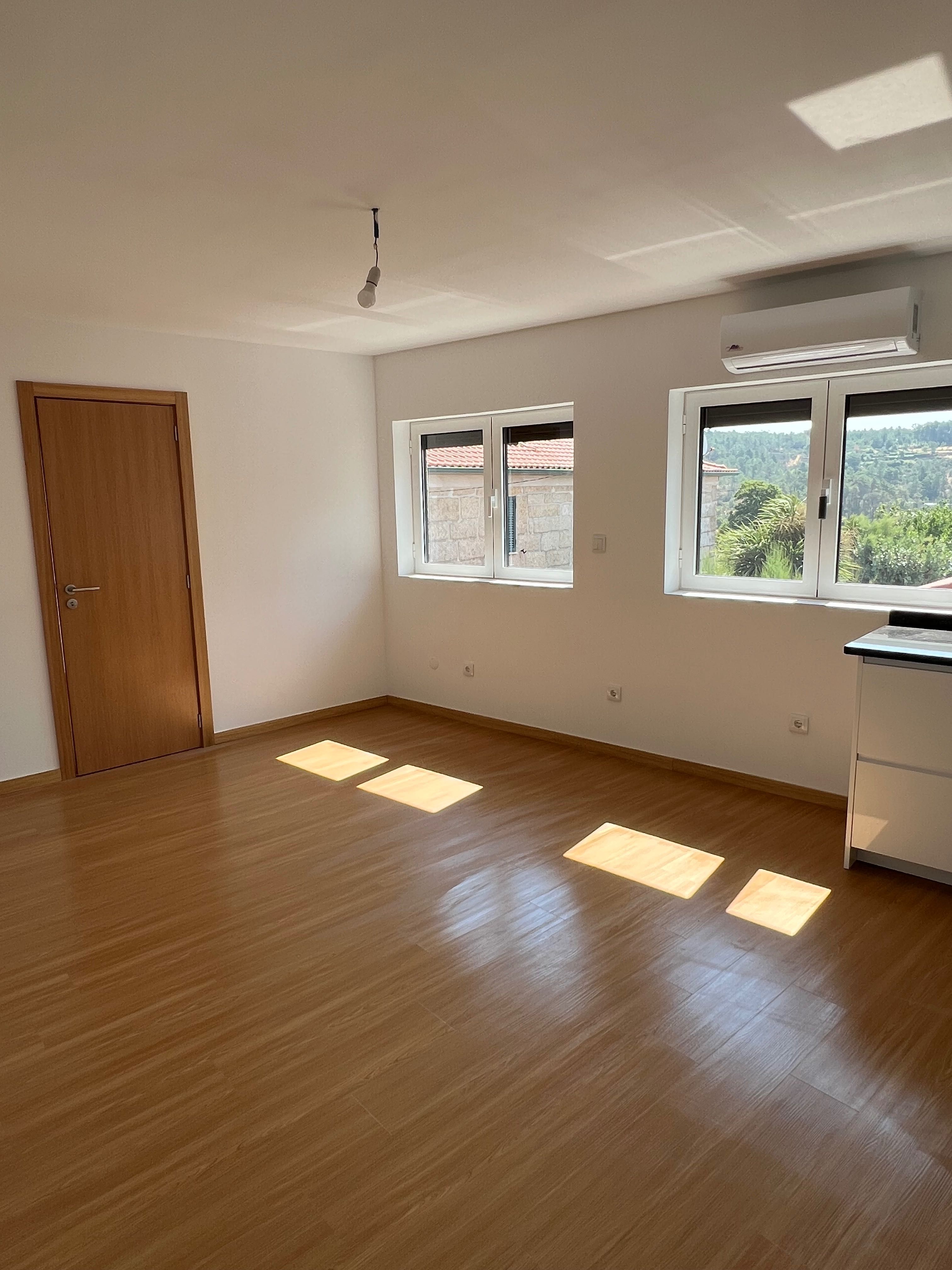 Moradia remodelada T3 Coruche, Aguiar da Beira
