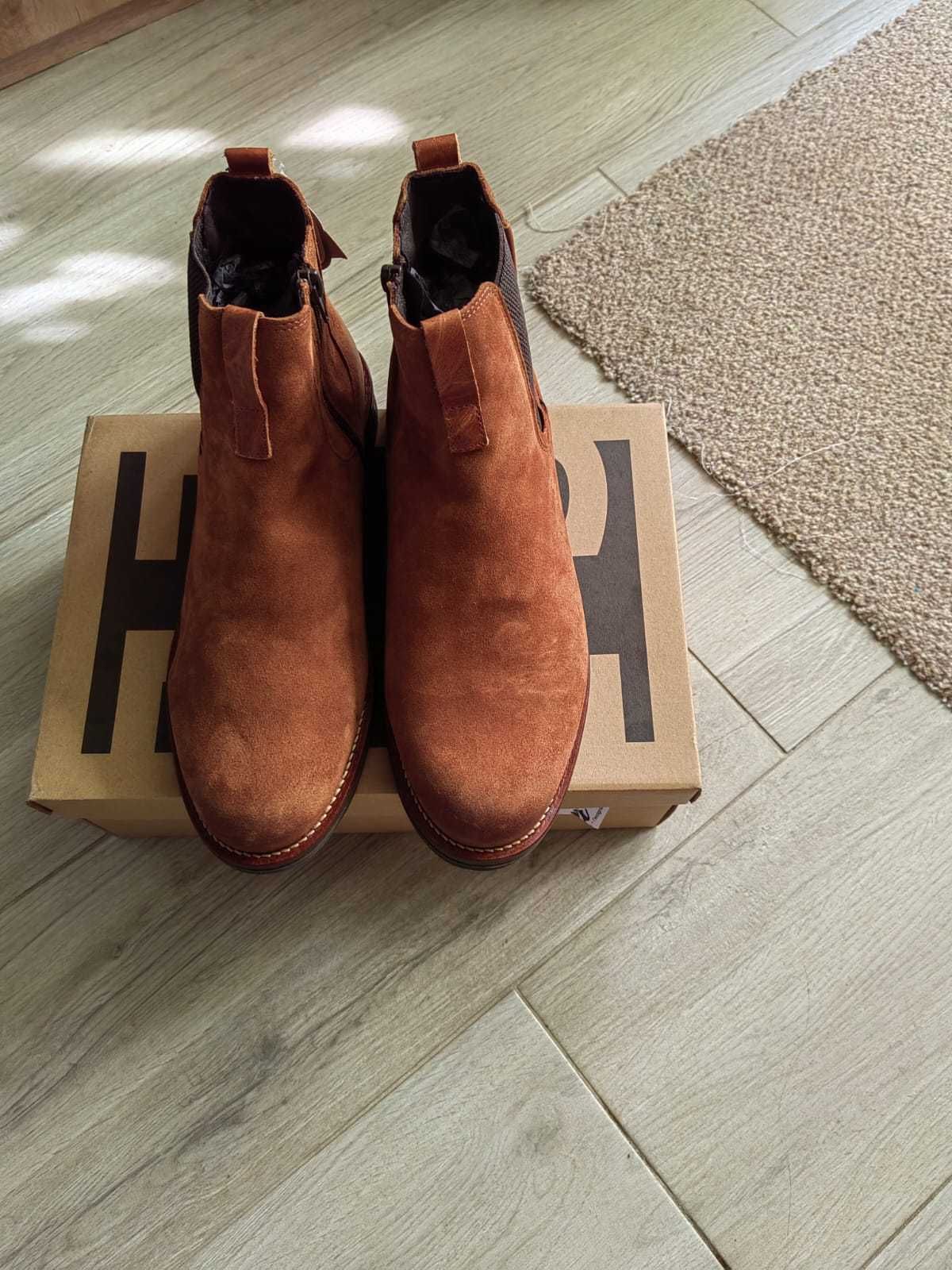 Botas em pele genuína