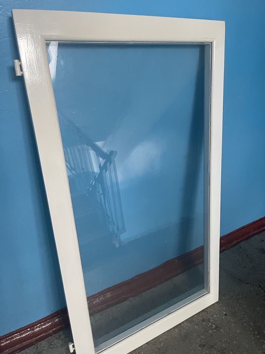 Деревʼяні вікна(2шт)і двері в гарному стані