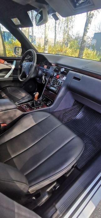 Мерседес 210.    2.2 д