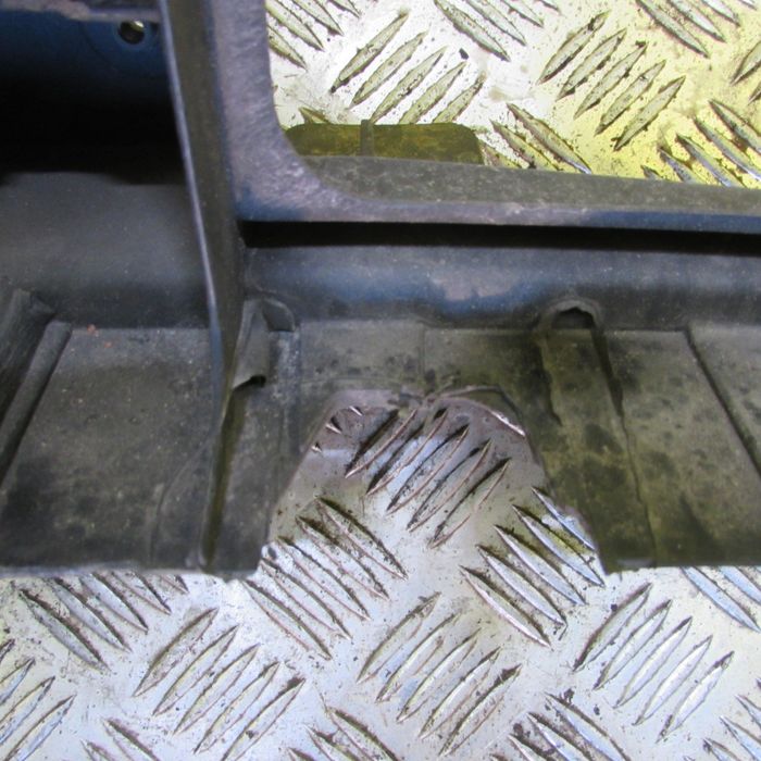 Панель передня Трафик 2 Виваро Trafic 2 Vivaro телевизор шрот