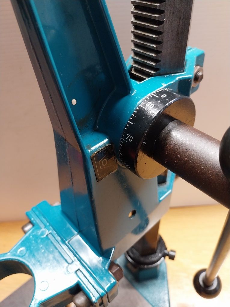 Suporte para berbequim vertical Black & Decker