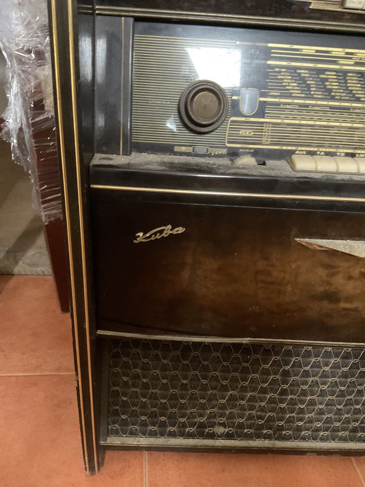 Radio / telefonia antiga, com Gira-discos, marca Kuba