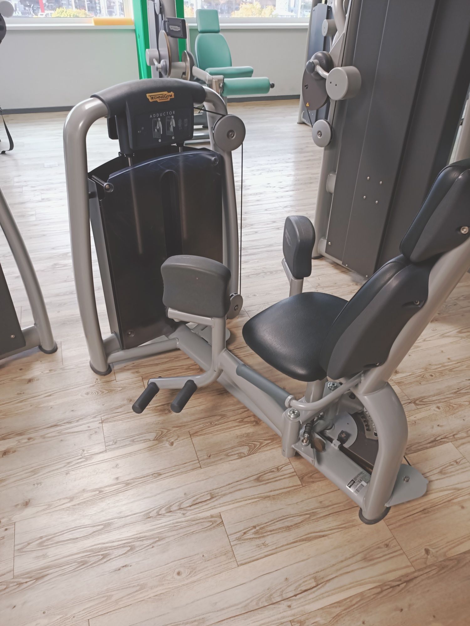2 x Technogym selection Adductor i abductor