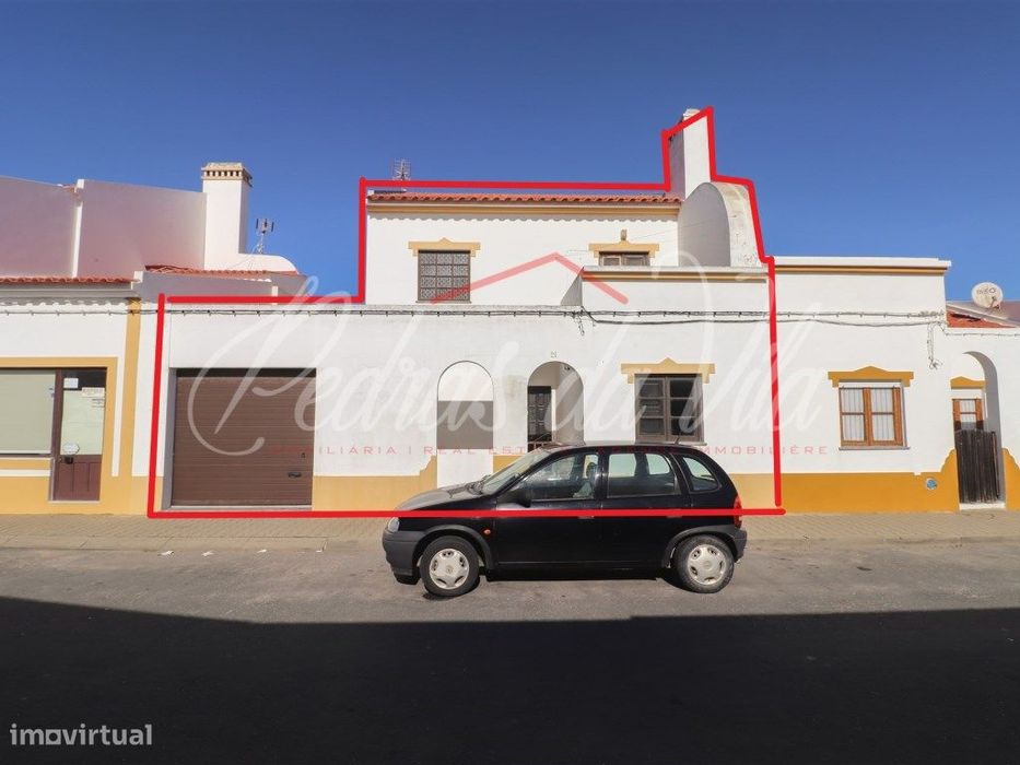 Excelente moradia T5 com anexo, quintal e garagem - Vila Nova de Mi...