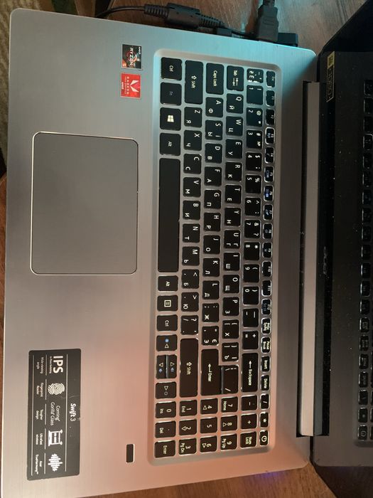 Acer SF315-41 ryzen 5 2500u 8gb vega8 робочий, битий екран