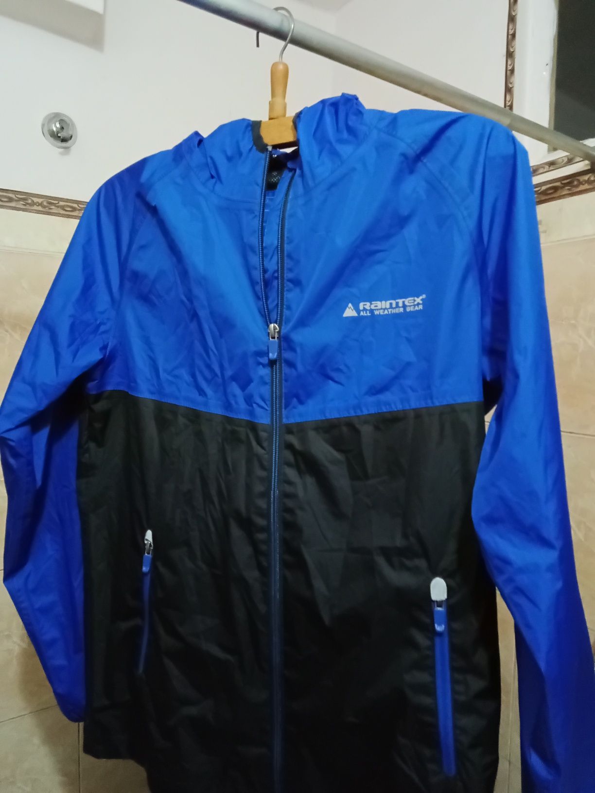 Продам куртку/ ветровку C&A