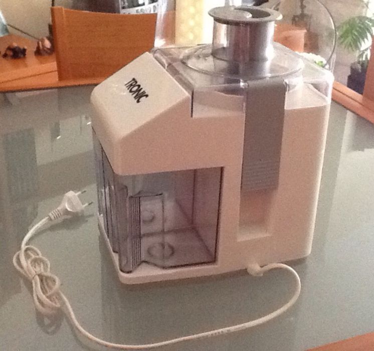 Máquina de fazer sumos Tronic, como nova