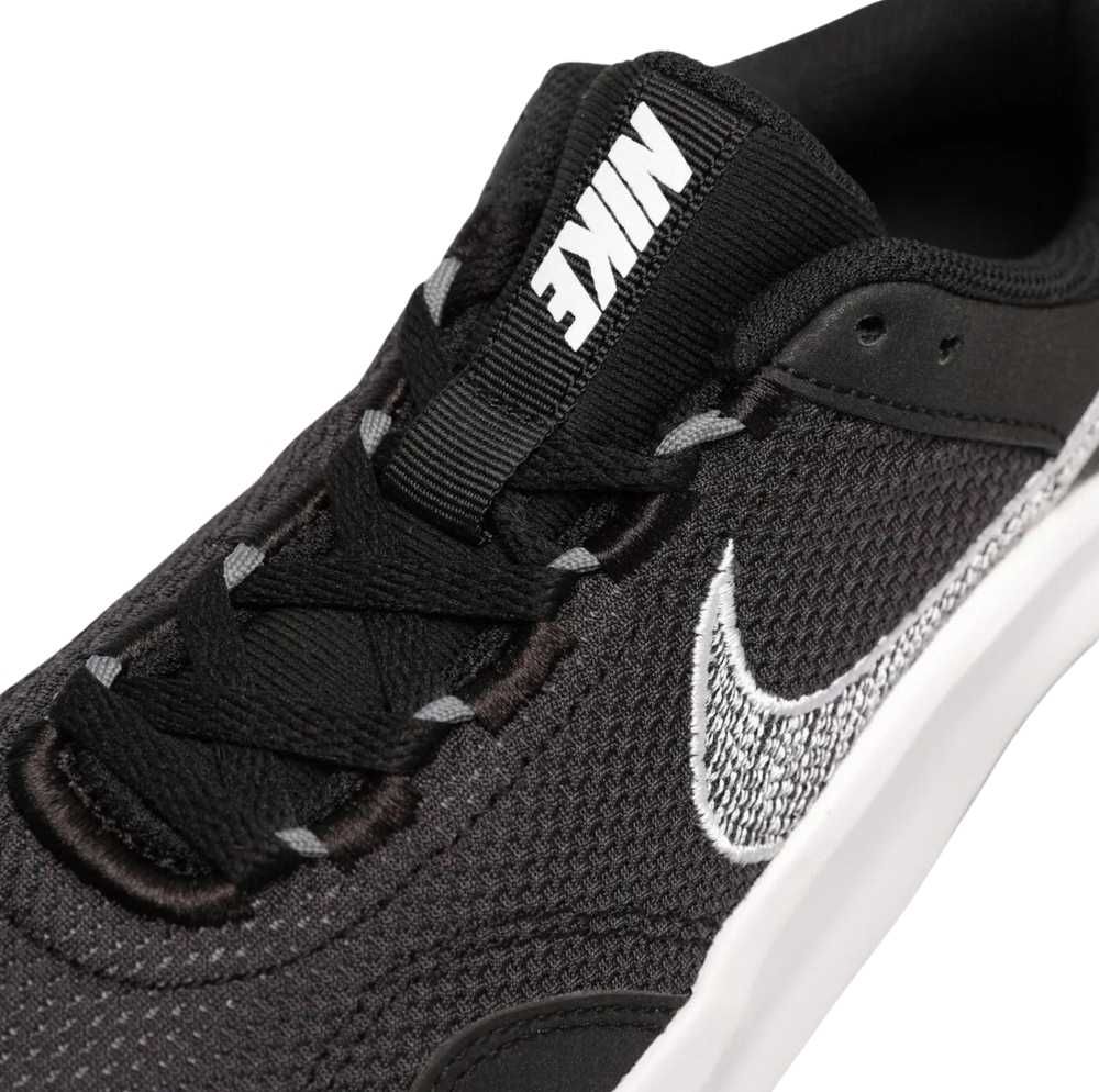 Buty damskie sportowe Nike Legend Essential: różne rozmiary