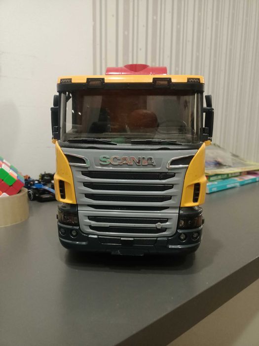 Іграшка бетономішалка Bruder