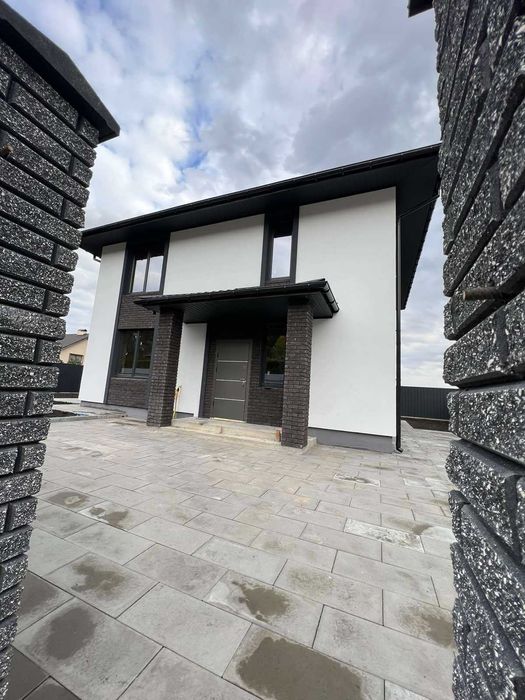 Продаж будинку  у передмісті Столиці, 10 хвилин їзди!