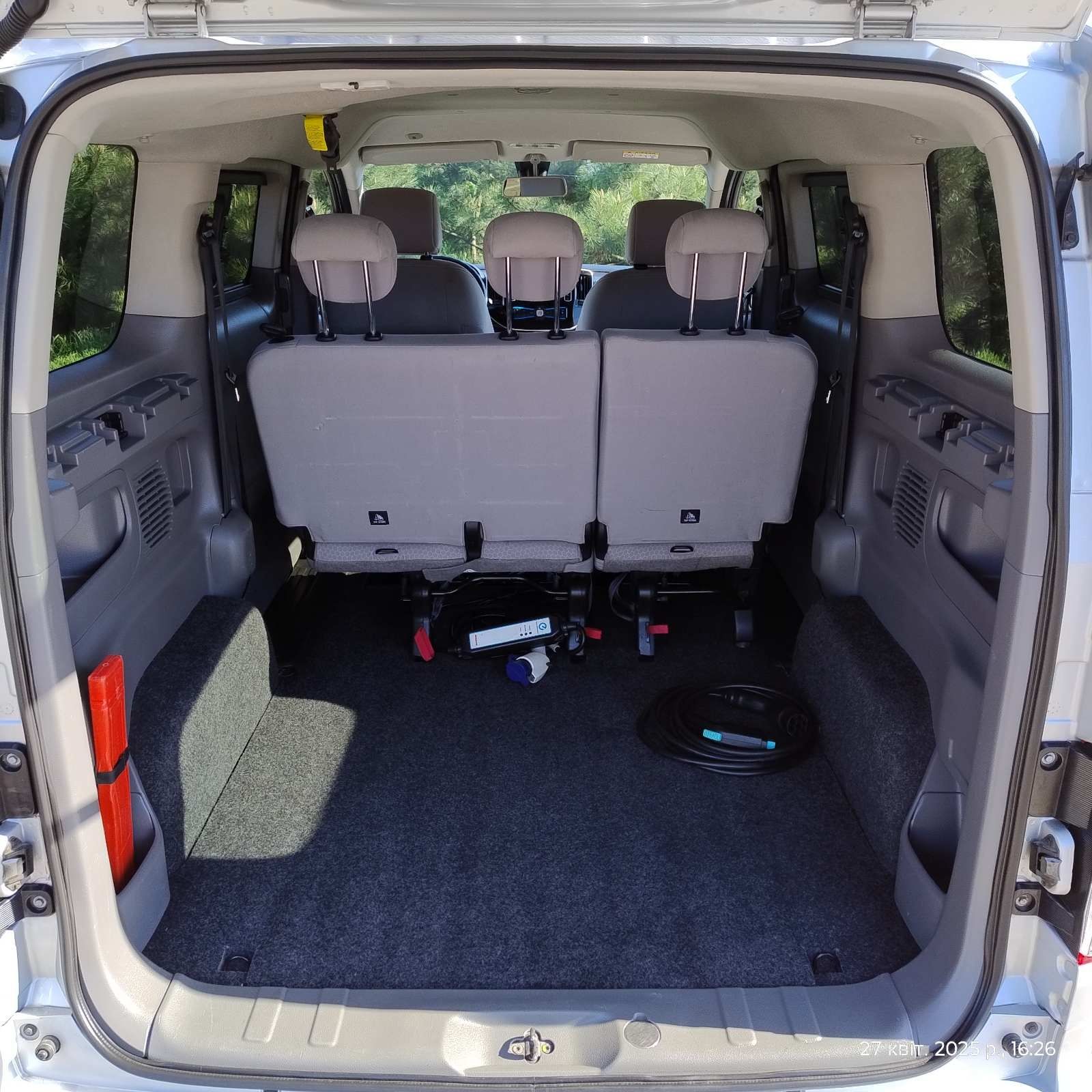 Електро мікроавтобус Nissan e nv200