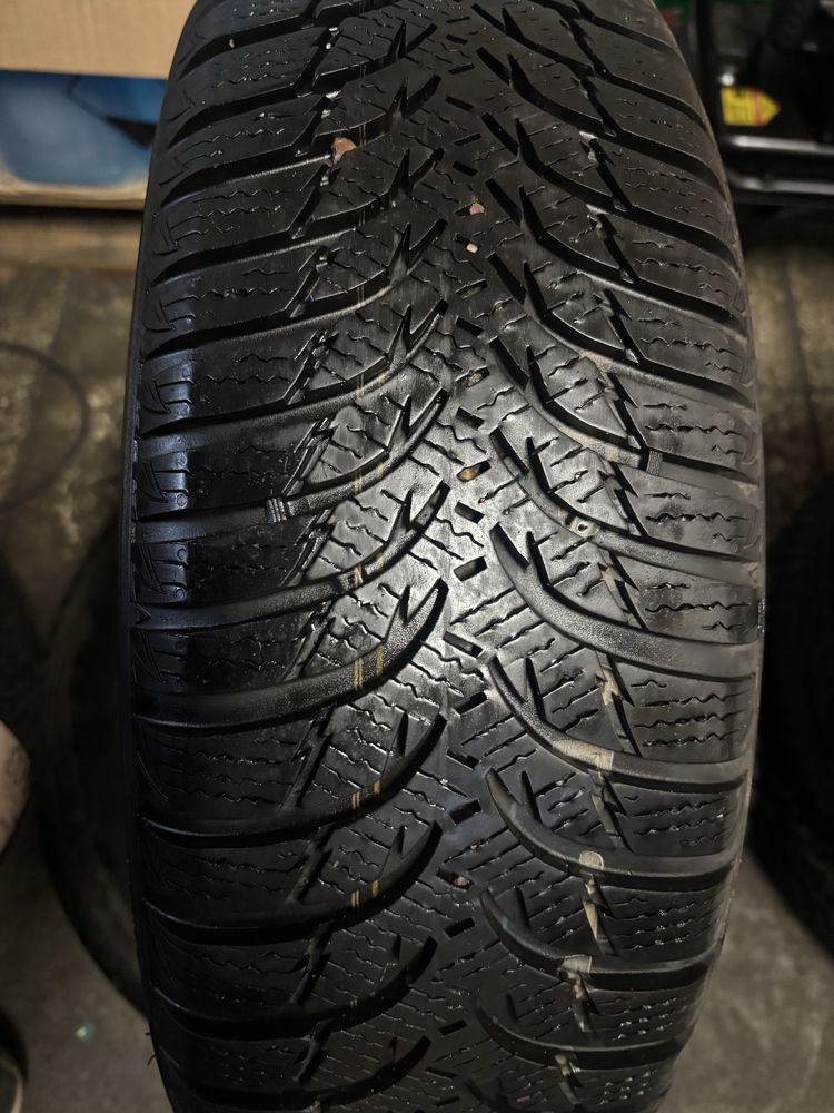 Para opon zimowych 185/65 R15 Kumho