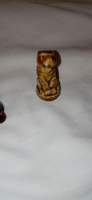 Figurki przyciski do papieru fajansowe  ok 4 cm