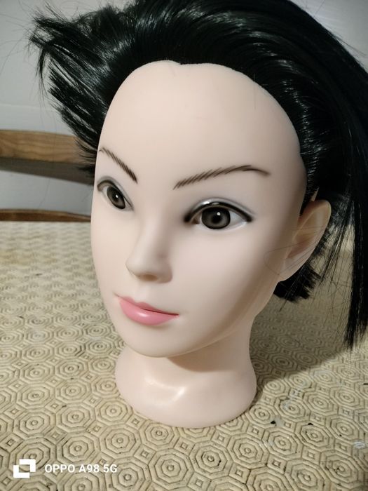 Cabeça de manequim em silicone bom estado