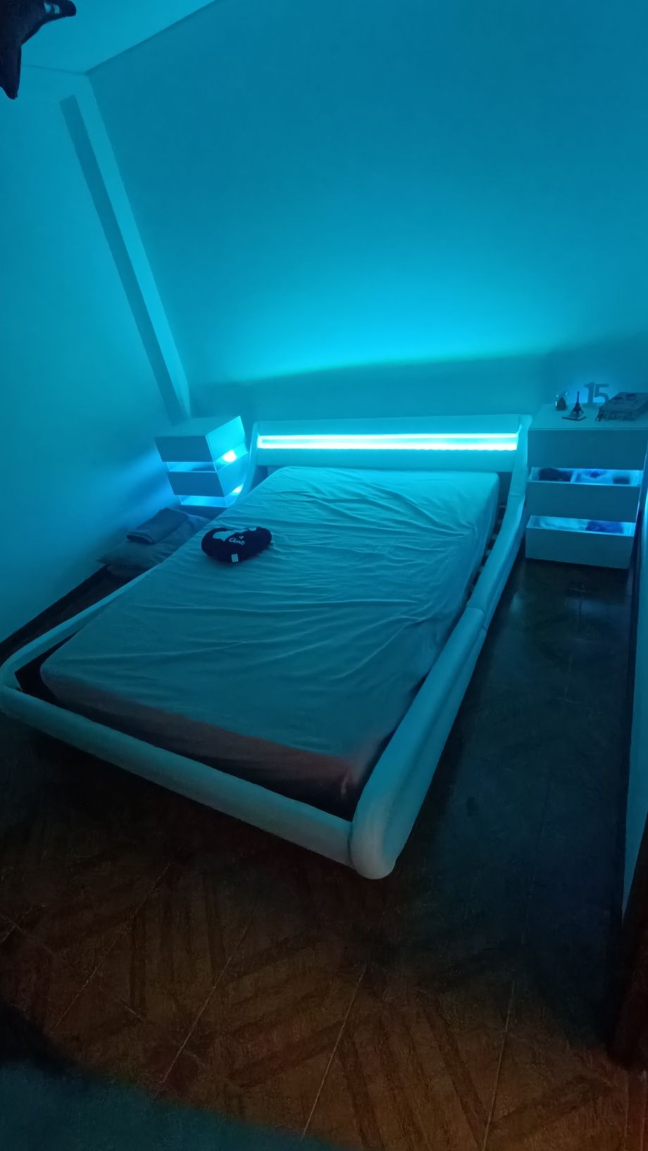 Cama e mesinha Led