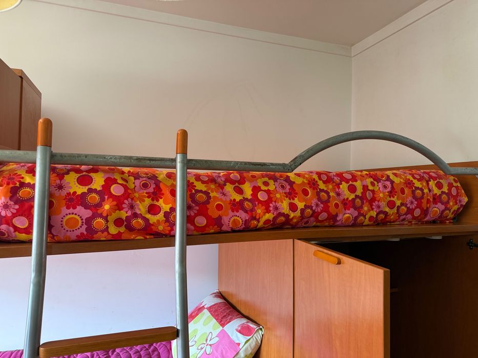 Conjunto Completo: Beliche com 2 colchões, Secretária e 2 Móveis