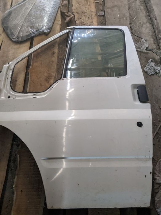 Продам двері та вікна для Ford transit 2004