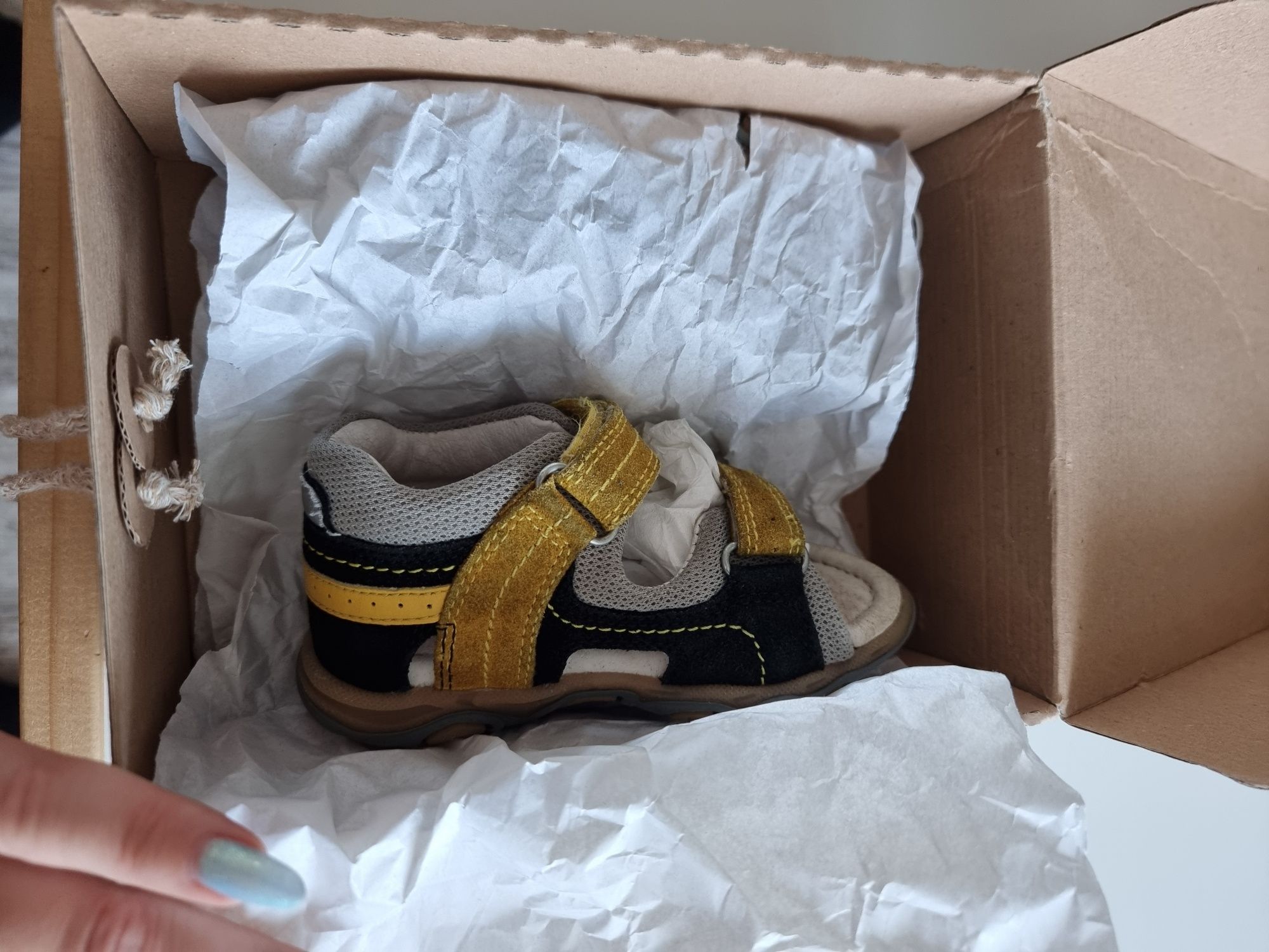 Buty bartek sandały kapcie do żłobka przedszkola 23


Do sprzedania ge