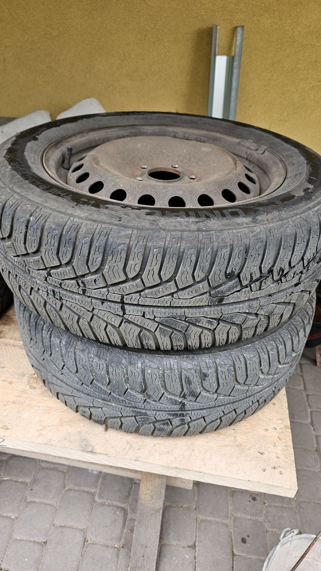Opony 215/60/16r