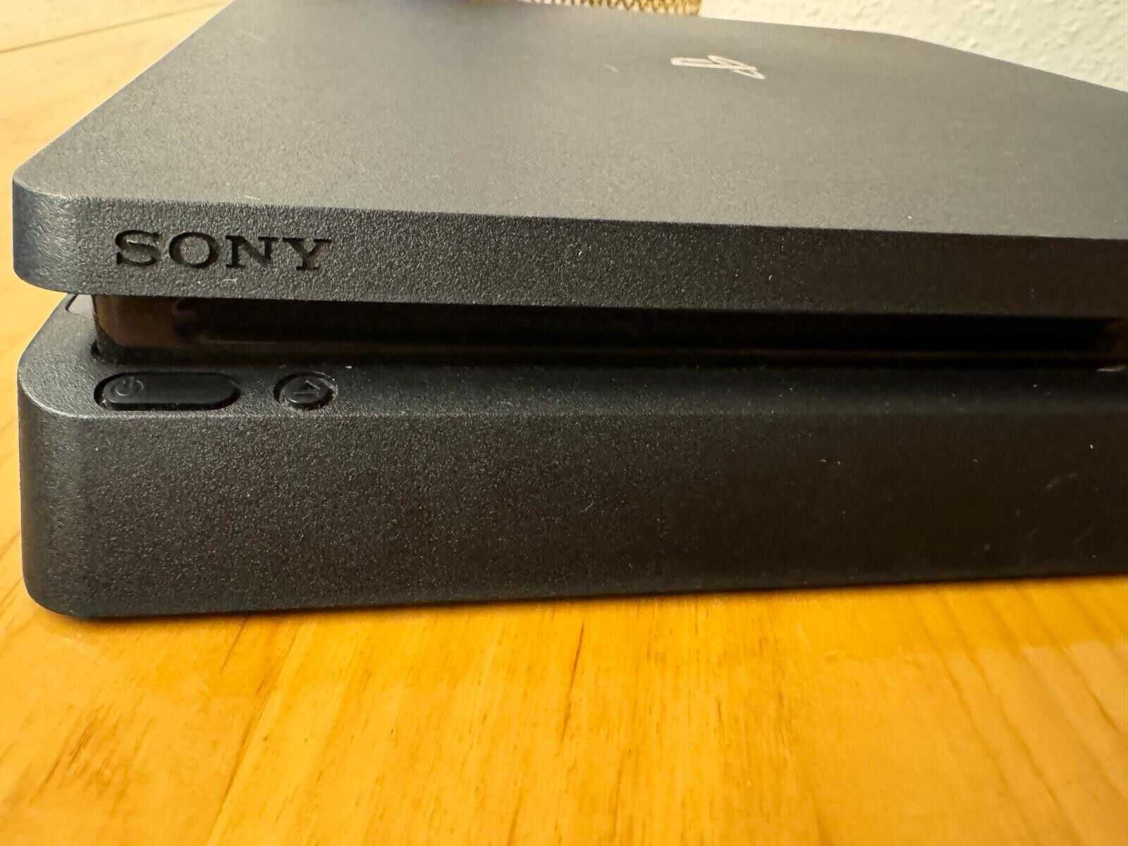 PS4 Slim 500GB. 2 Геймпада + гра