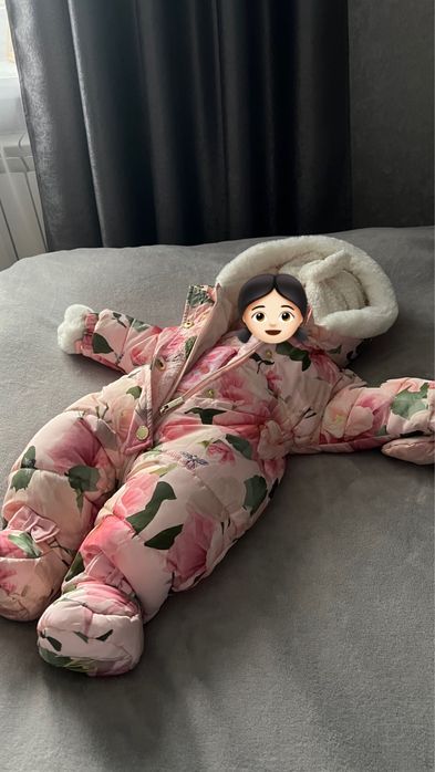 Зимовий комбінезон для дівчинки.