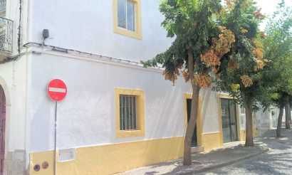 Casa traça antiga em Elvas na saida principal da zona historica