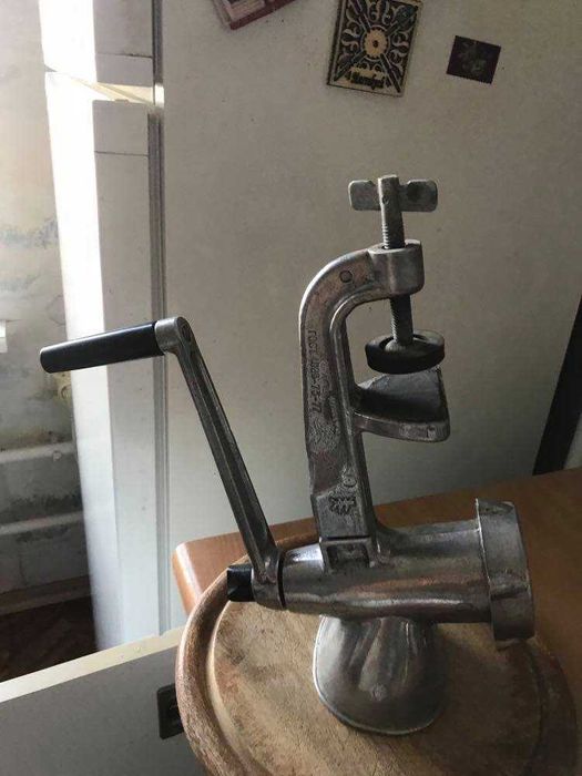 Рюмочки хпустальные,Кофейный сервиз чашечки и блюдечки ( Япония)