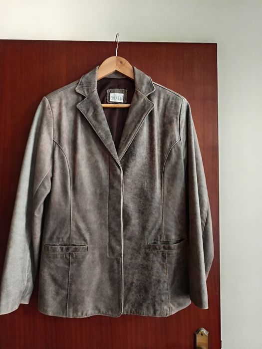 Blazer em pele impecável