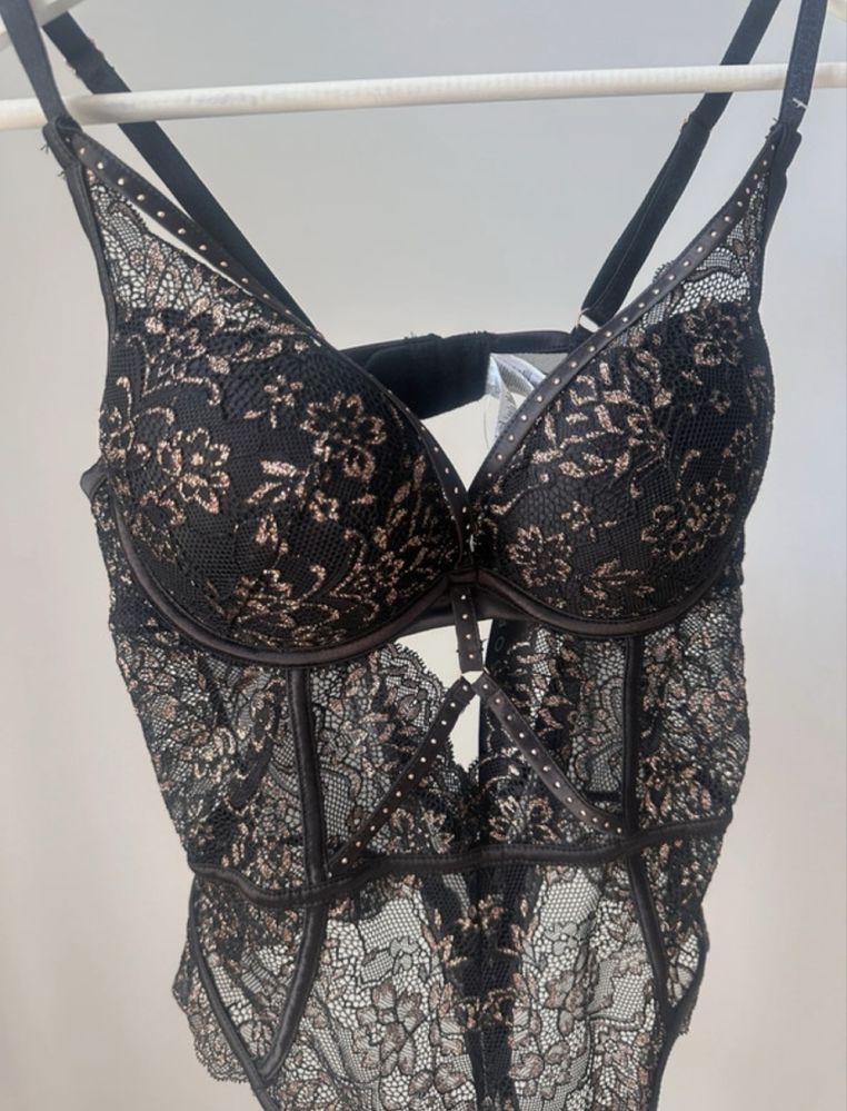 Czarno złote koronkowe body bielizna New Yorker 75B