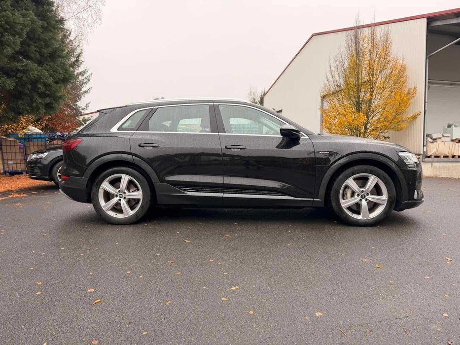 Топчик комплектація Audi e-tron -95 кв.,  21 модельний рік камери 360