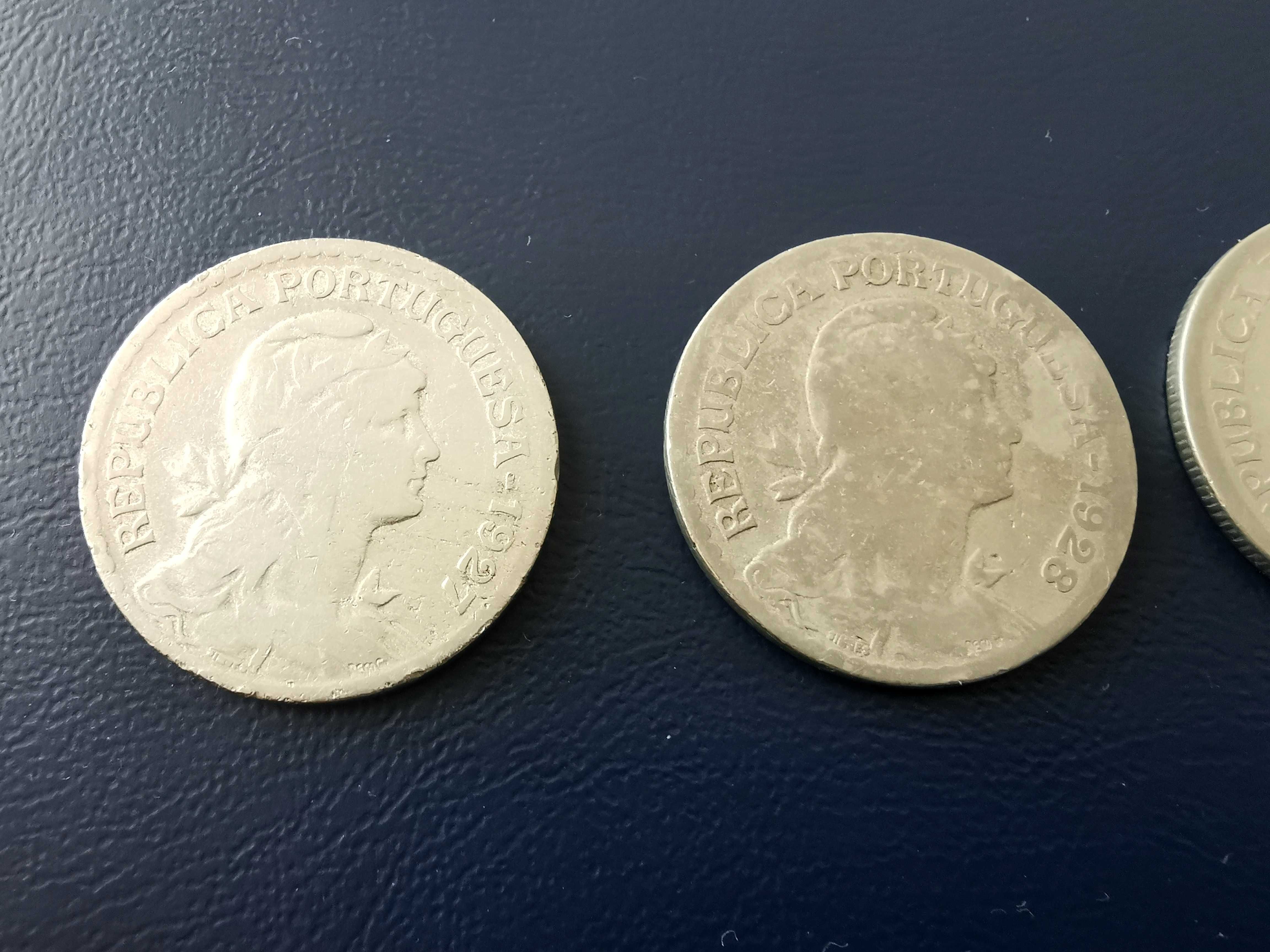 Quatro moedas antigas de 1 escudo (1927, 28, 29 e 30)