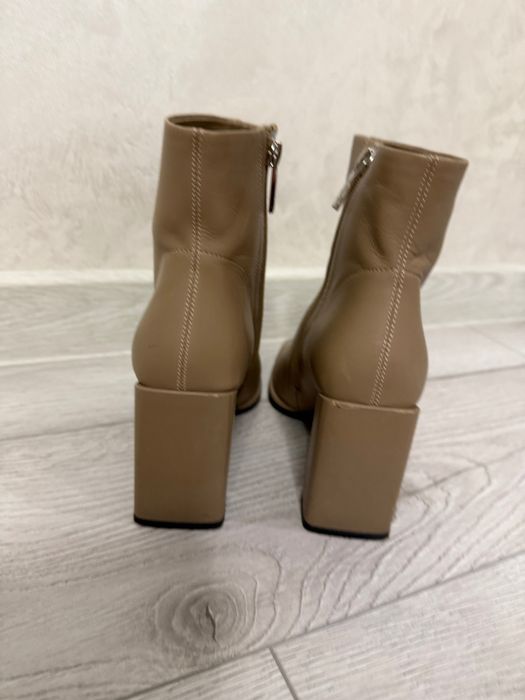 Ботильйони демісезонні Естро