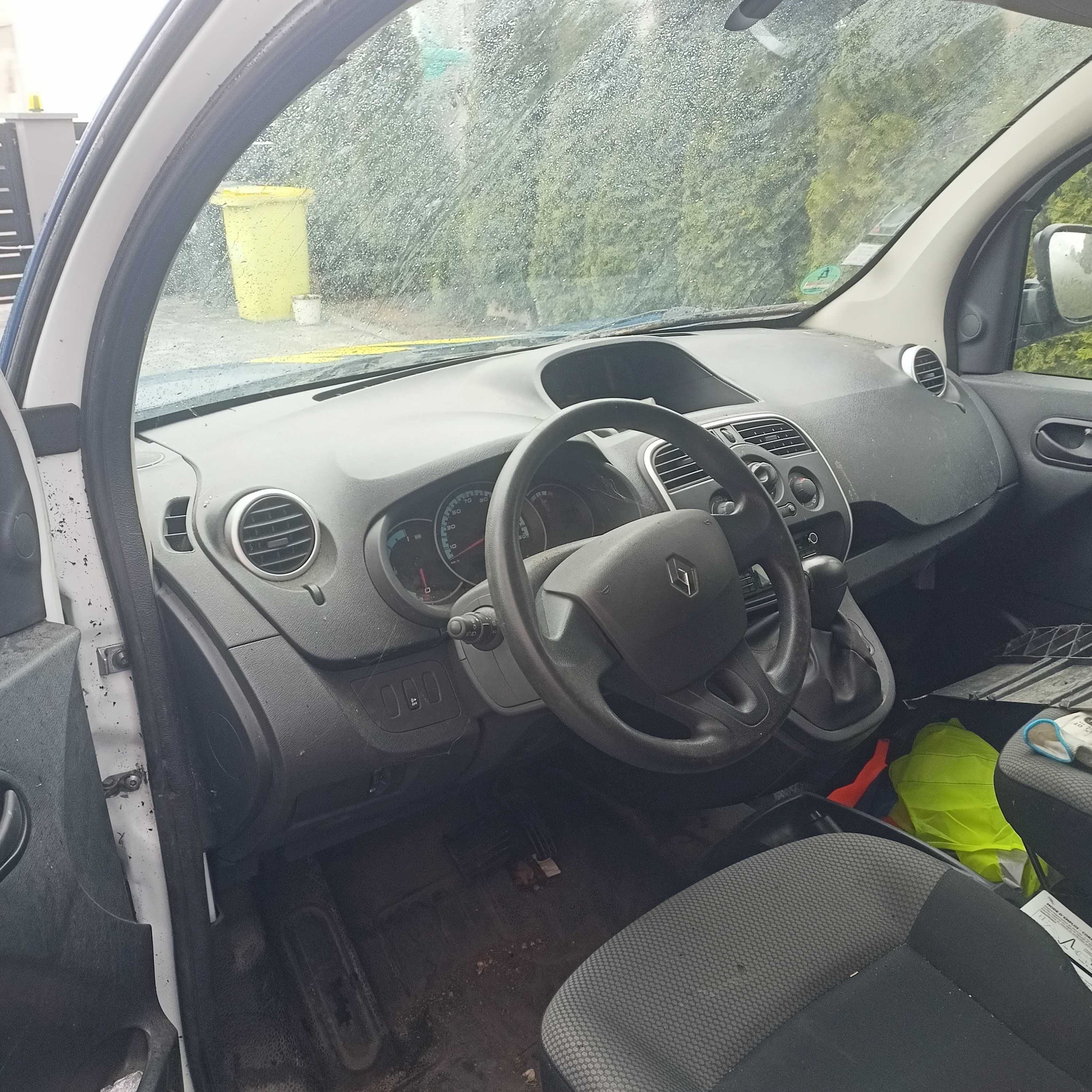 Renault Kangoo e-tech z e. Elektryk jeżdżący