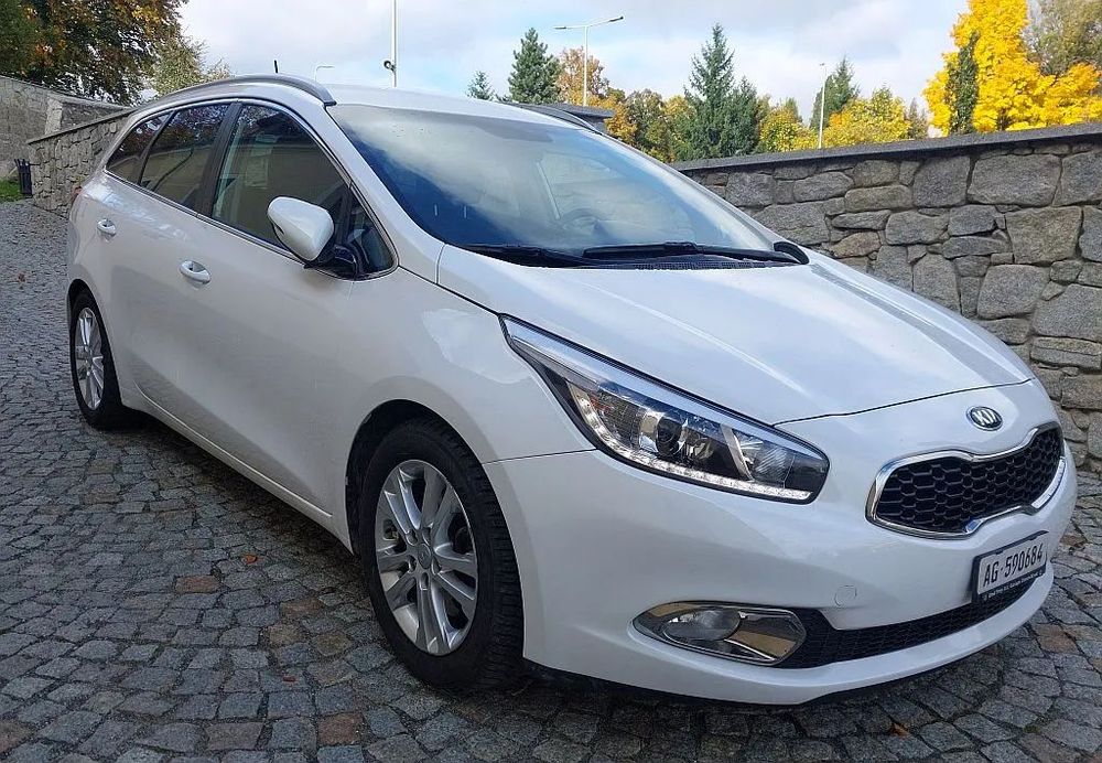 Kia Ceed II 1.6 benzyna kamera nawigacja full led w pelni sprawny Szwajcaria