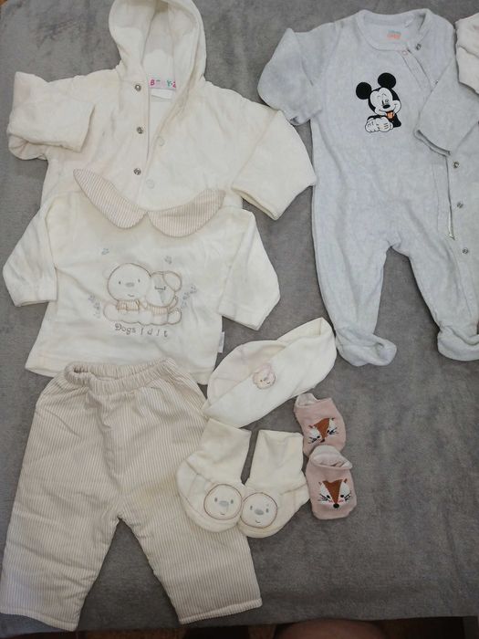 Envio ctt Lote 20 pares sapatos 16 a 27 e 10 peças bebés roupas