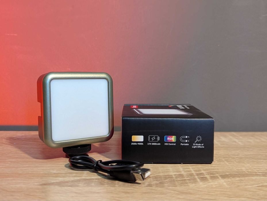 Ulanzi VL49 RGB — компактне накамерне RGB світло