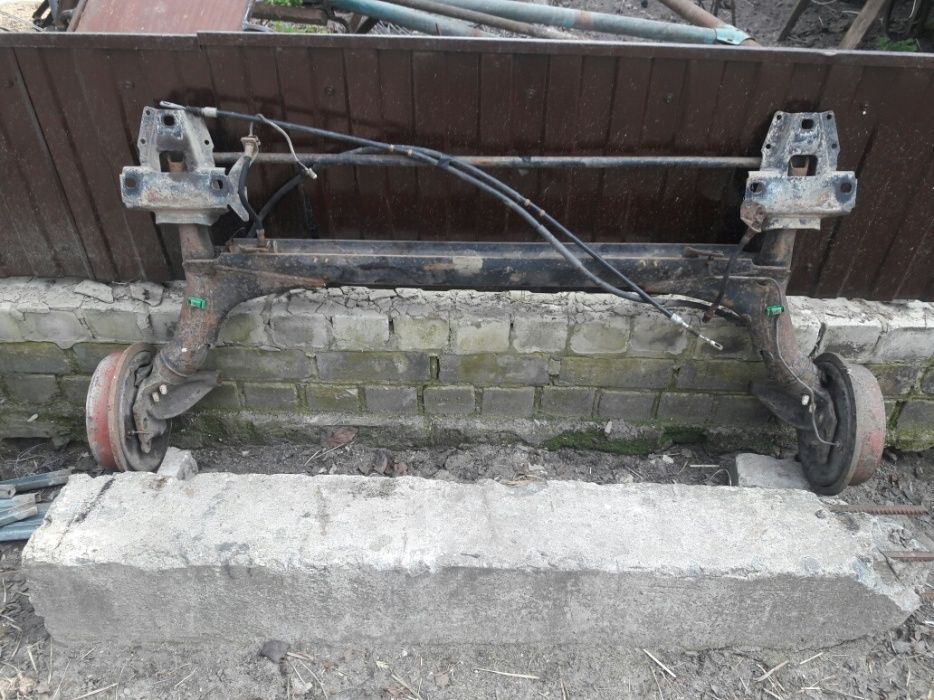 Ауди 80 тележка  в робочом стани. Э  матор на ауди 1.8 без навс 6000тс