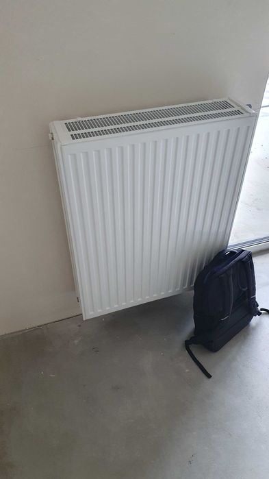 Grzejnik panelowy CN-33KV 1464 W – nowy, ze stanu deweloperskiego